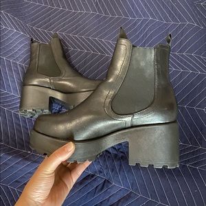 Pretty Little thing Ankle boots - Size 7